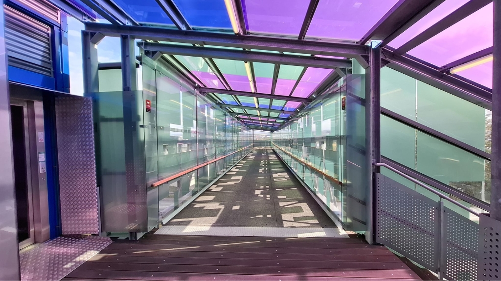 Pont piétonnier Acrow à Reykjavik, Islande